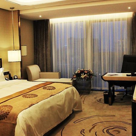 Wuhan Youyi International Hotel Bagian luar foto