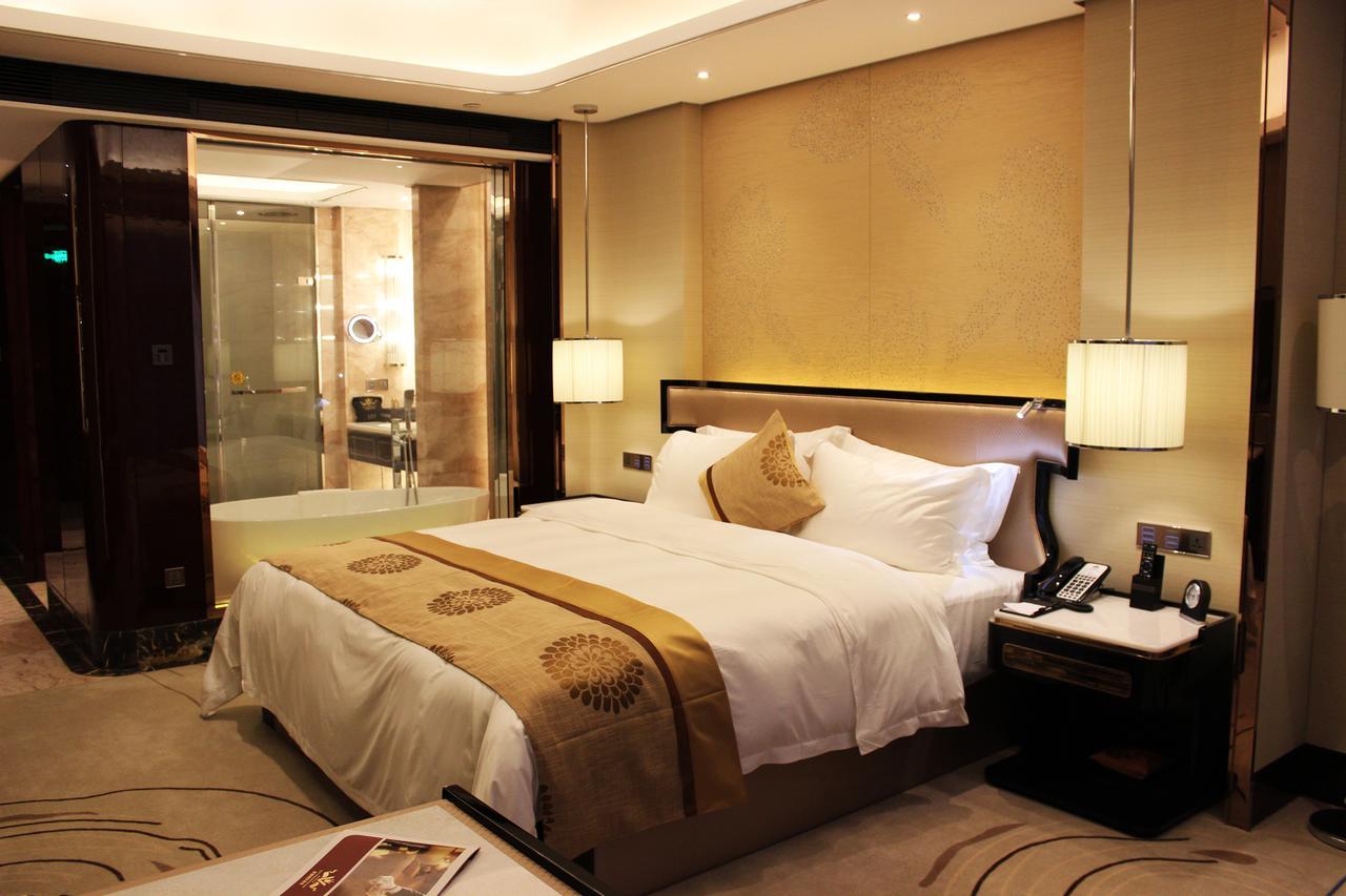 Wuhan Youyi International Hotel Bagian luar foto