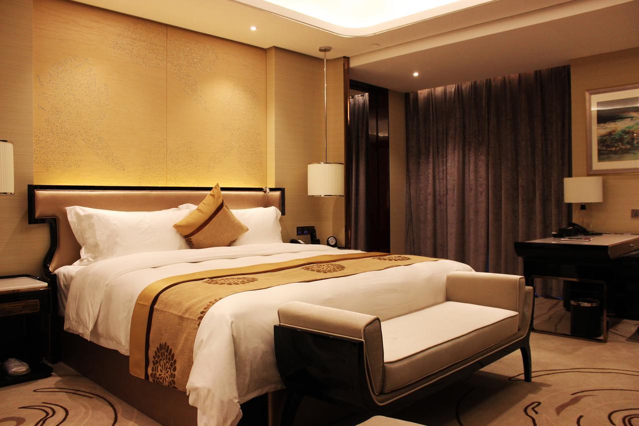 Wuhan Youyi International Hotel Bagian luar foto