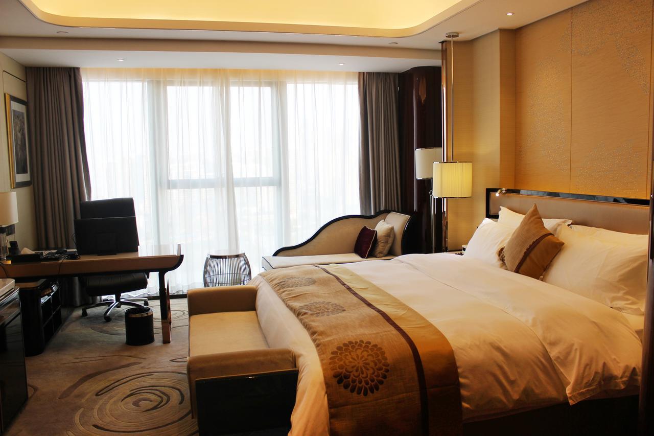 Wuhan Youyi International Hotel Bagian luar foto