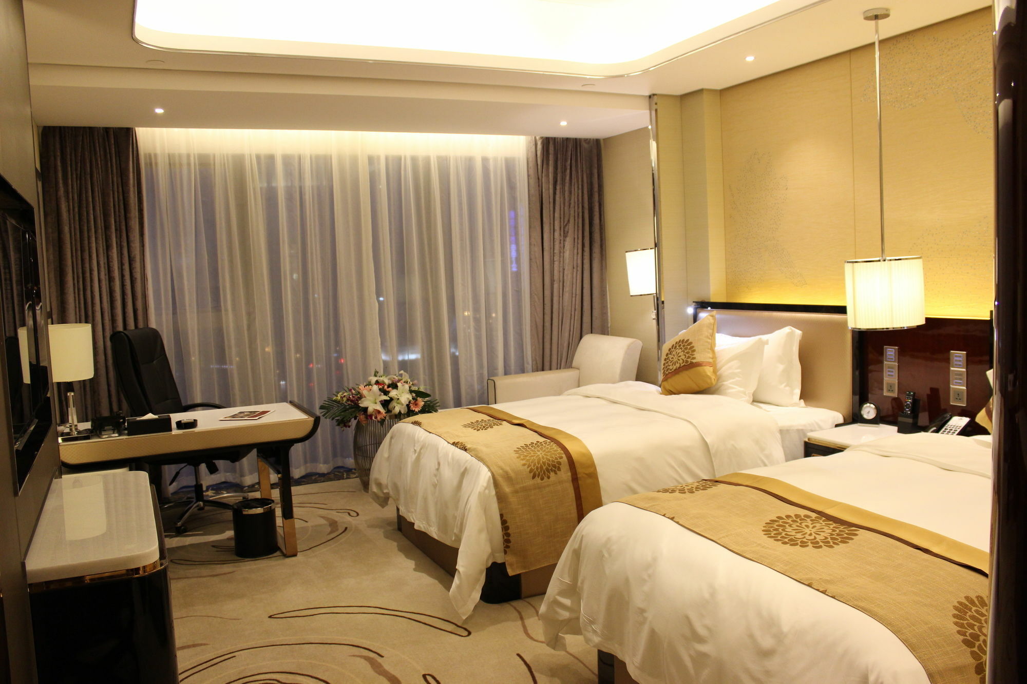 Wuhan Youyi International Hotel Bagian luar foto